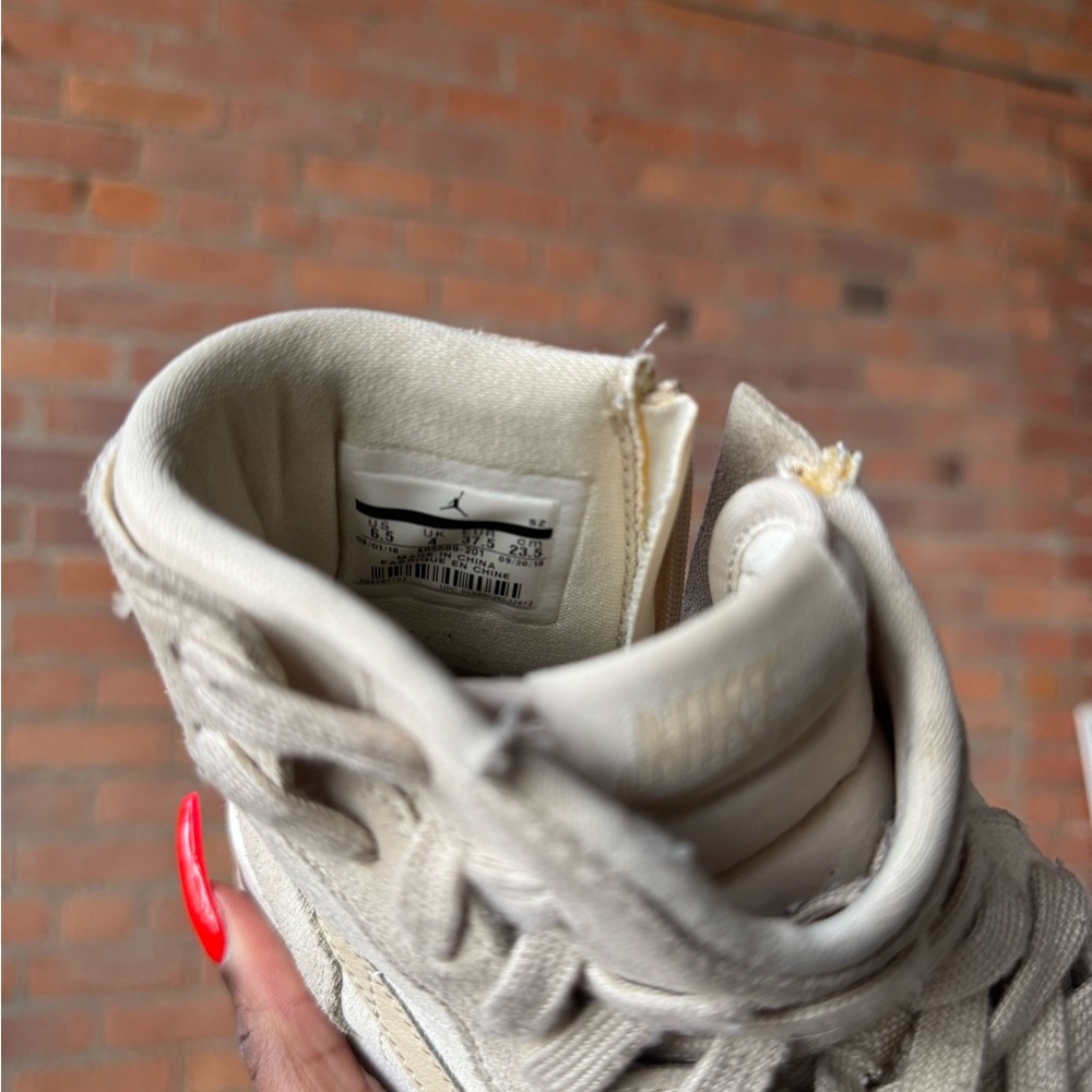 Nike - Picture 2 of 2
